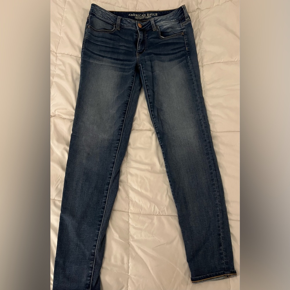 American Eagle. Size 8. Blue jeggings